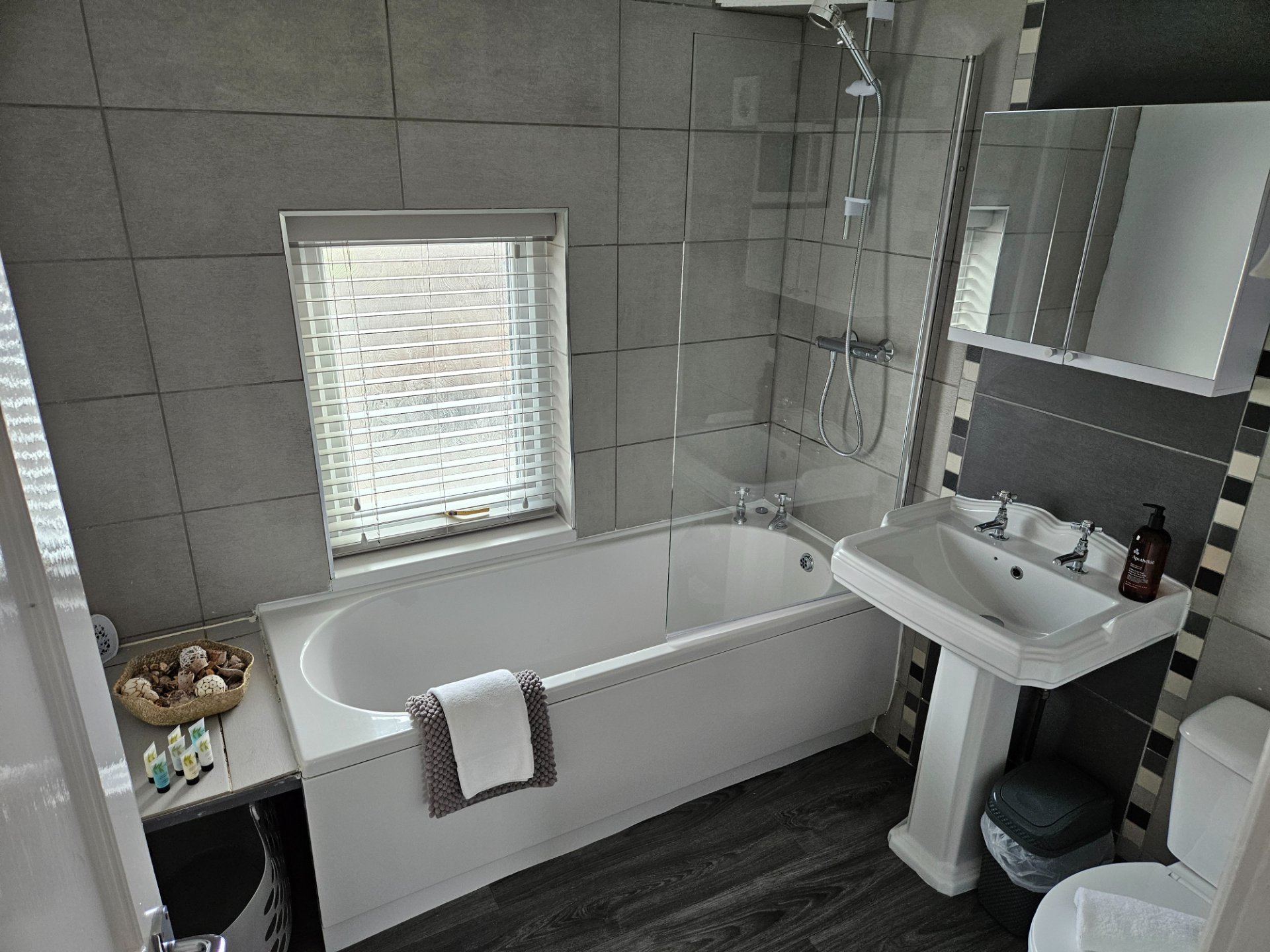 4-bed contractor house in Stockton-on-Tees (TS) photo 9