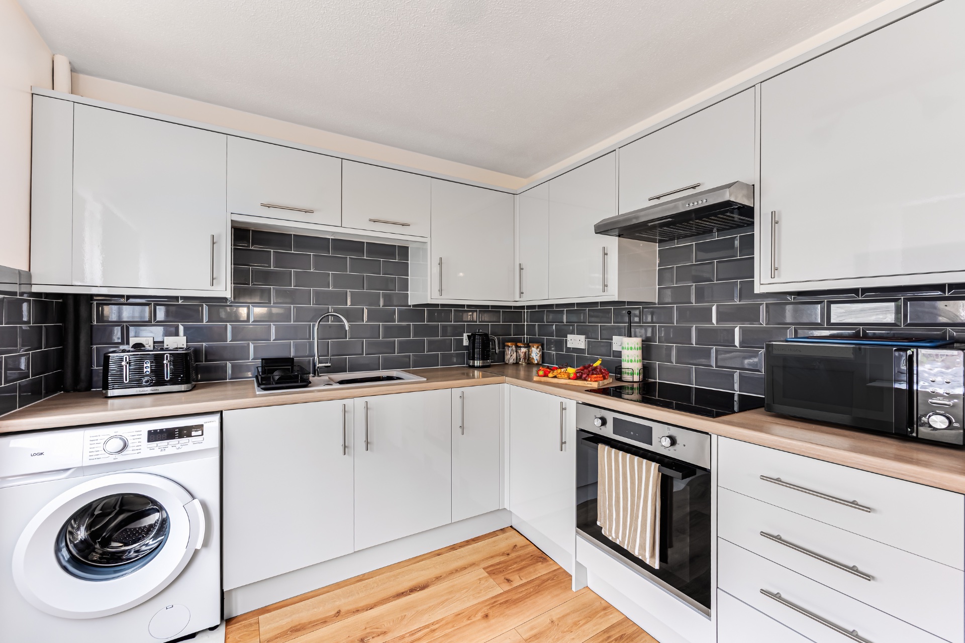 2-bed contractor house in Bedford (MK) photo 2