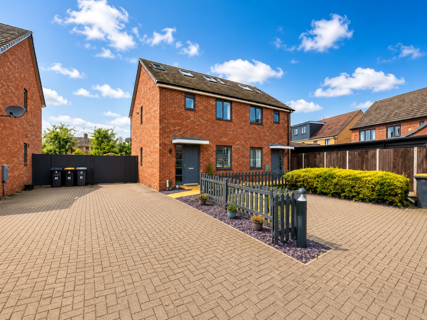 4-bed contractor house in Bedford (MK)
