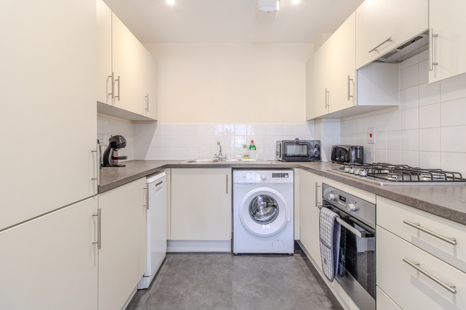4-bed contractor house in Bedford (MK) photo 4