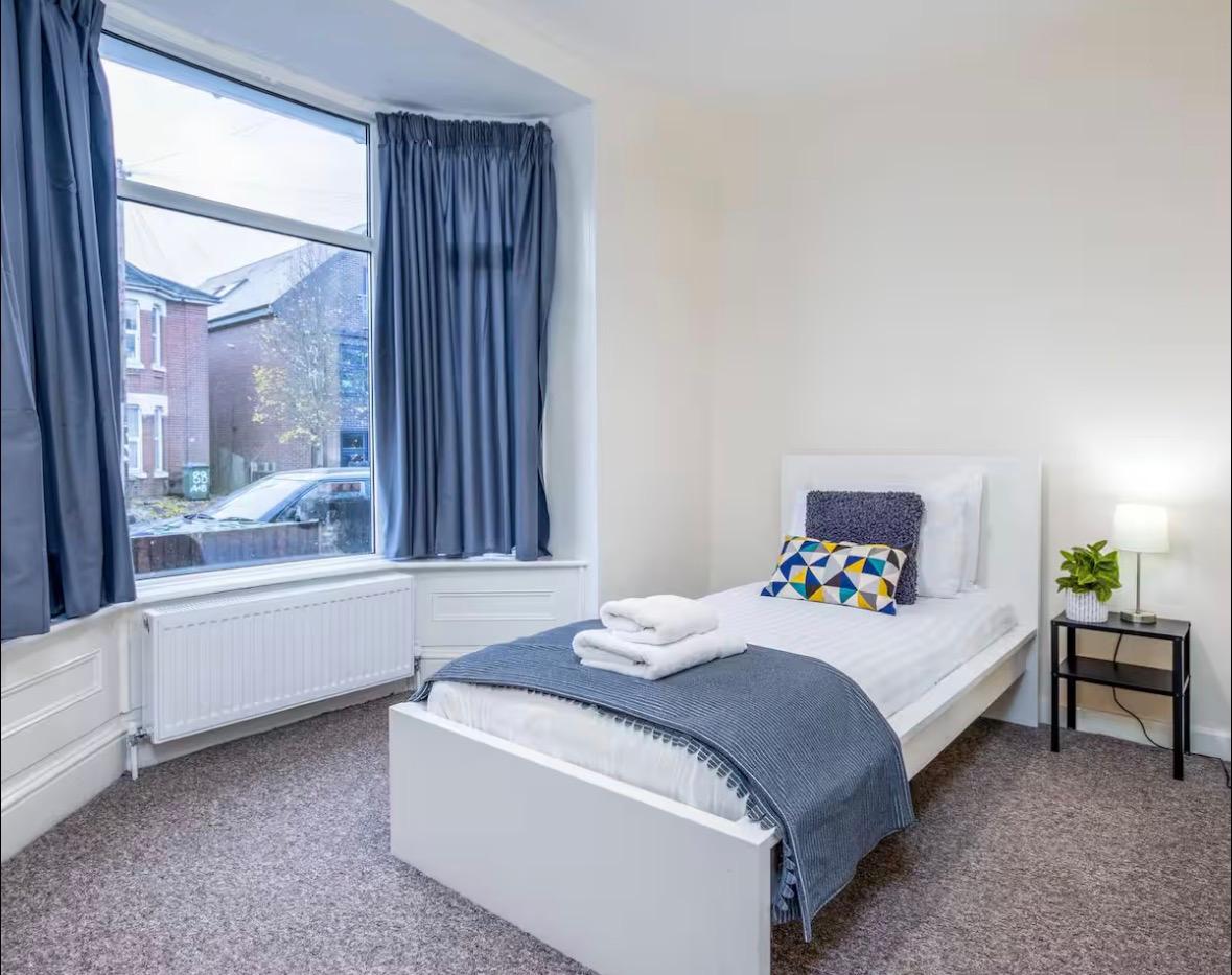 4-bed contractor house in Southampton (SO) photo 7