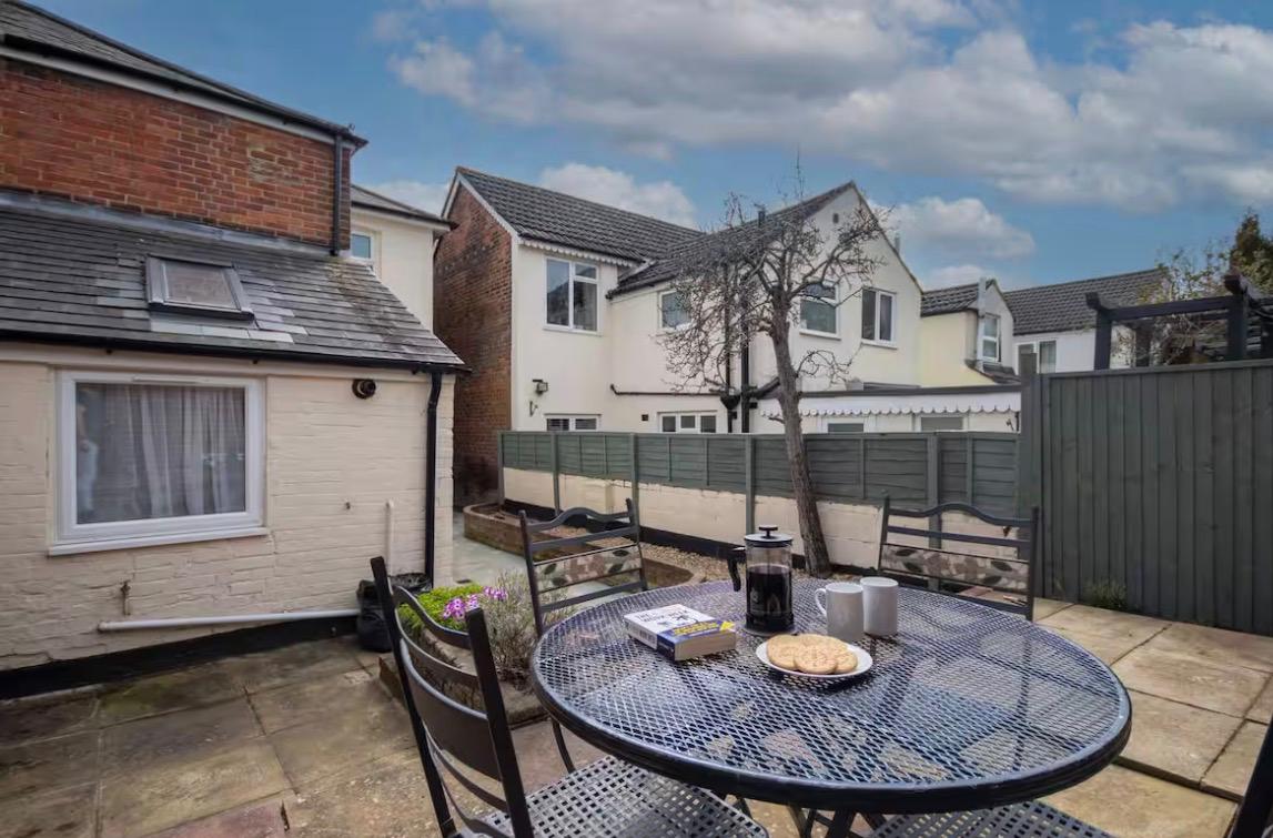 4-bed contractor house in Southampton (SO) photo 8