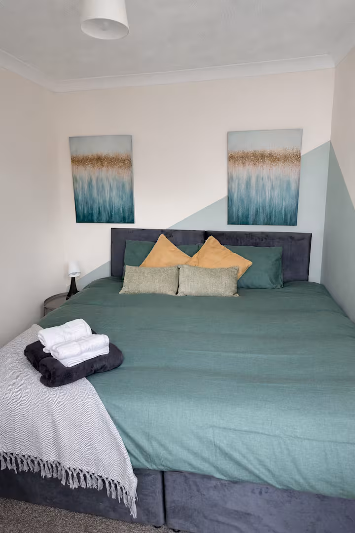 4-bed contractor house in Southampton (SO) photo 6