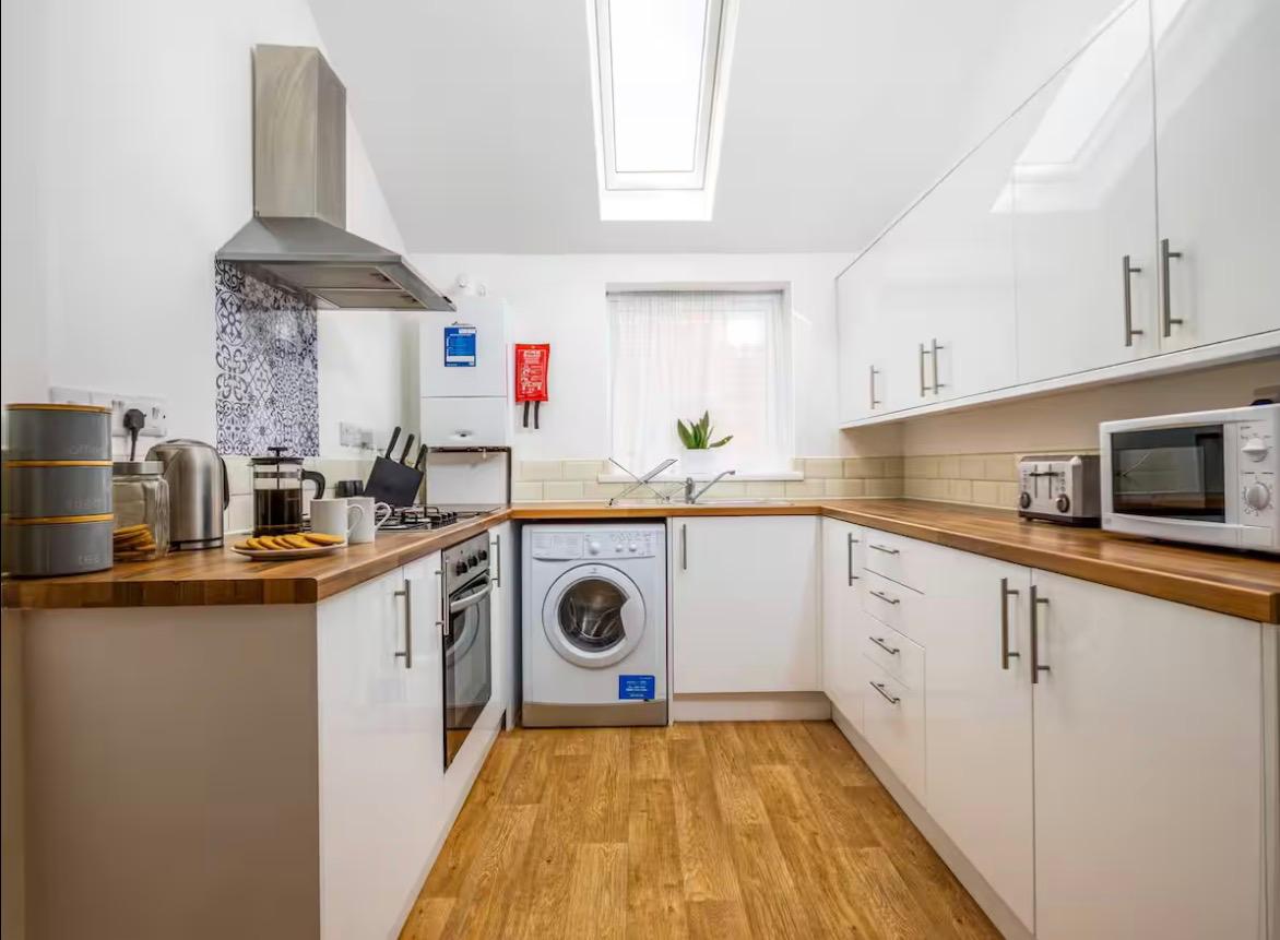 4-bed contractor house in Southampton (SO) photo 7