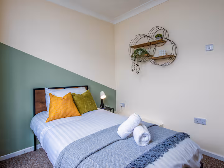 4-bed contractor house in Southampton (SO) photo 8