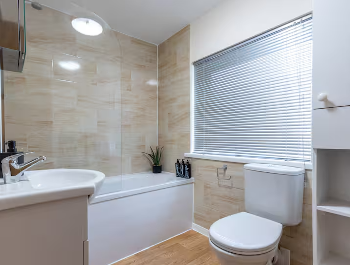 4-bed contractor house in Southampton (SO) photo 5