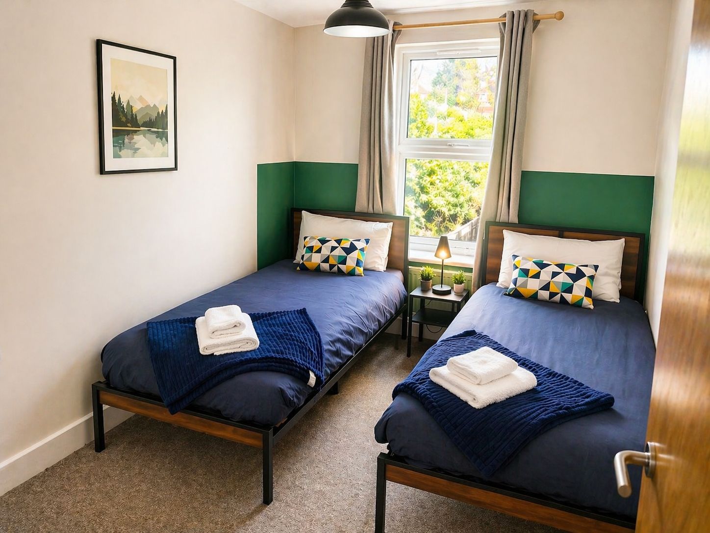 4-bed contractor house in Southampton (SO) photo 11