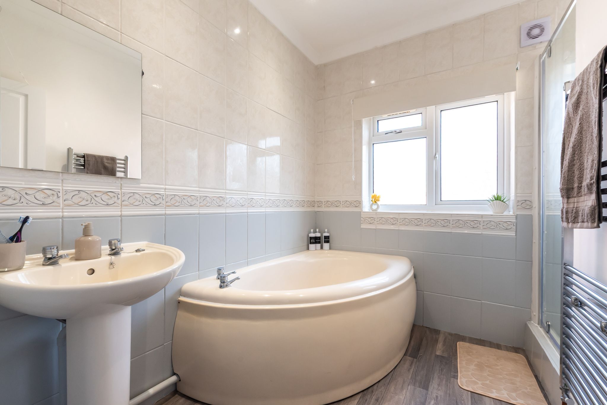5-bed contractor house in Southampton (SO) photo 4