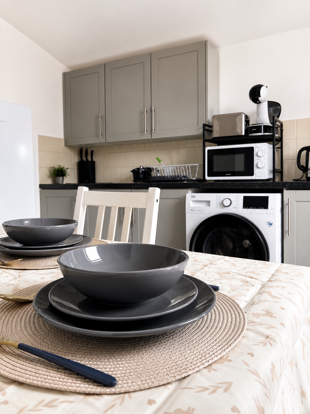 2-bed contractor house in Bristol (BS) photo 4