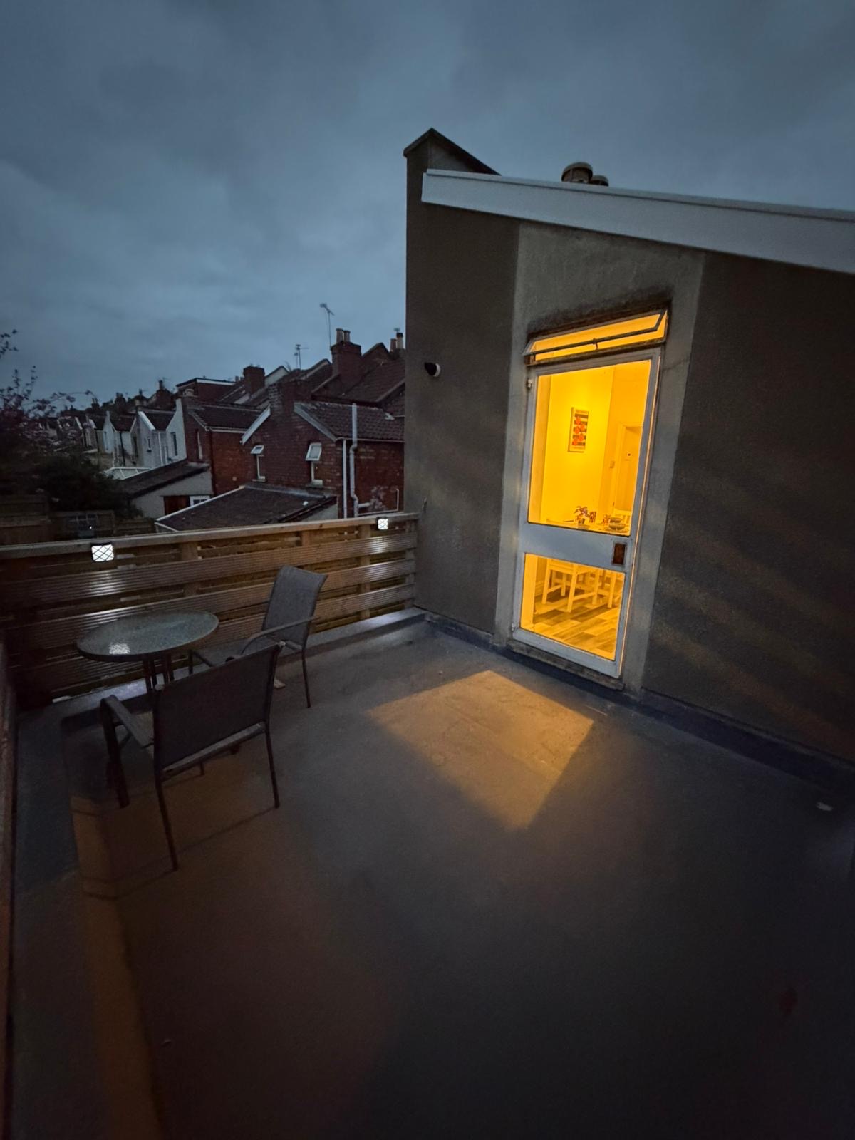 2-bed contractor house in Bristol (BS) photo 9