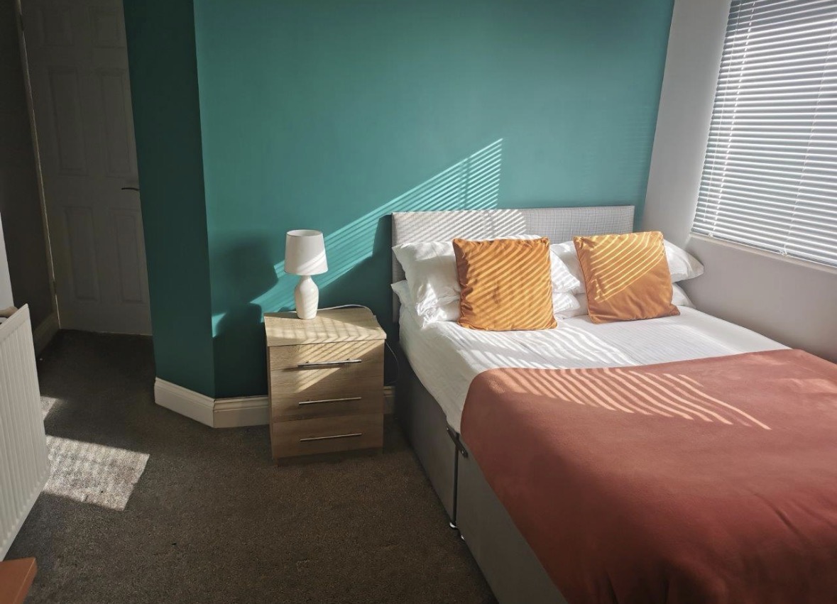 4-bed contractor house in Middlesbrough  (TS) photo 7