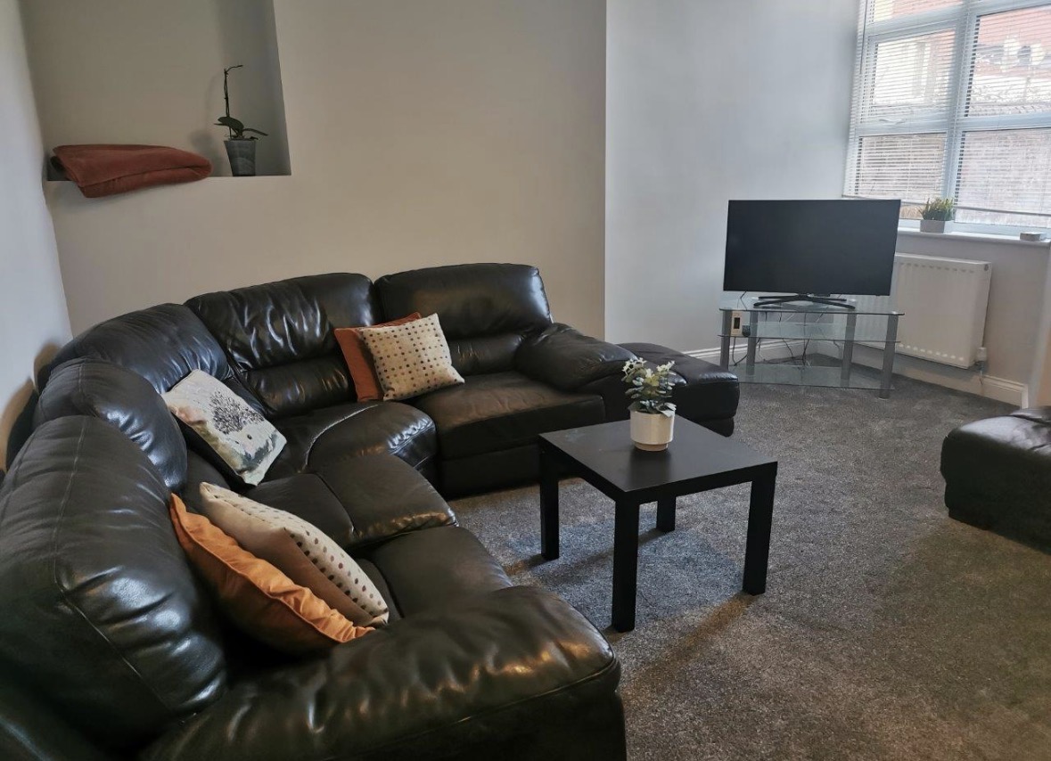 4-bed contractor house in Middlesbrough  (TS) photo 9