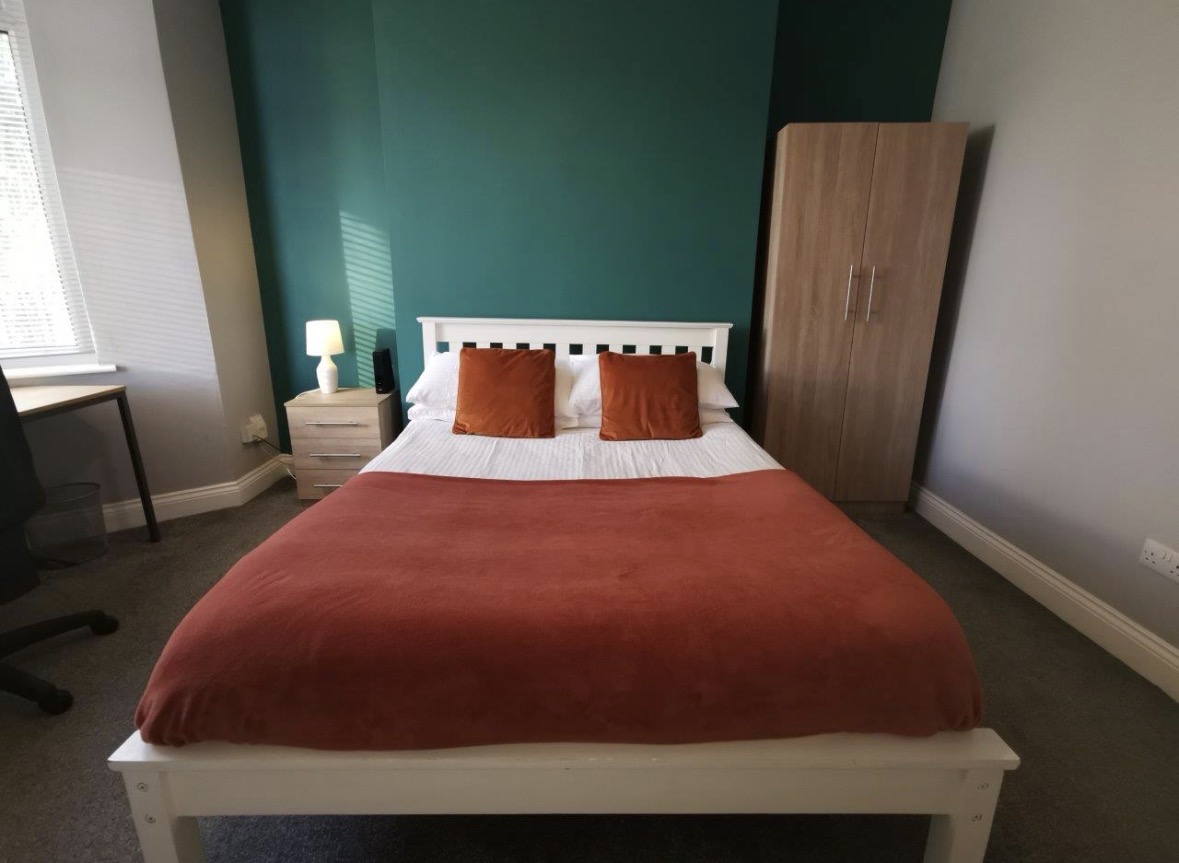 4-bed contractor house in Middlesbrough  (TS) photo 10
