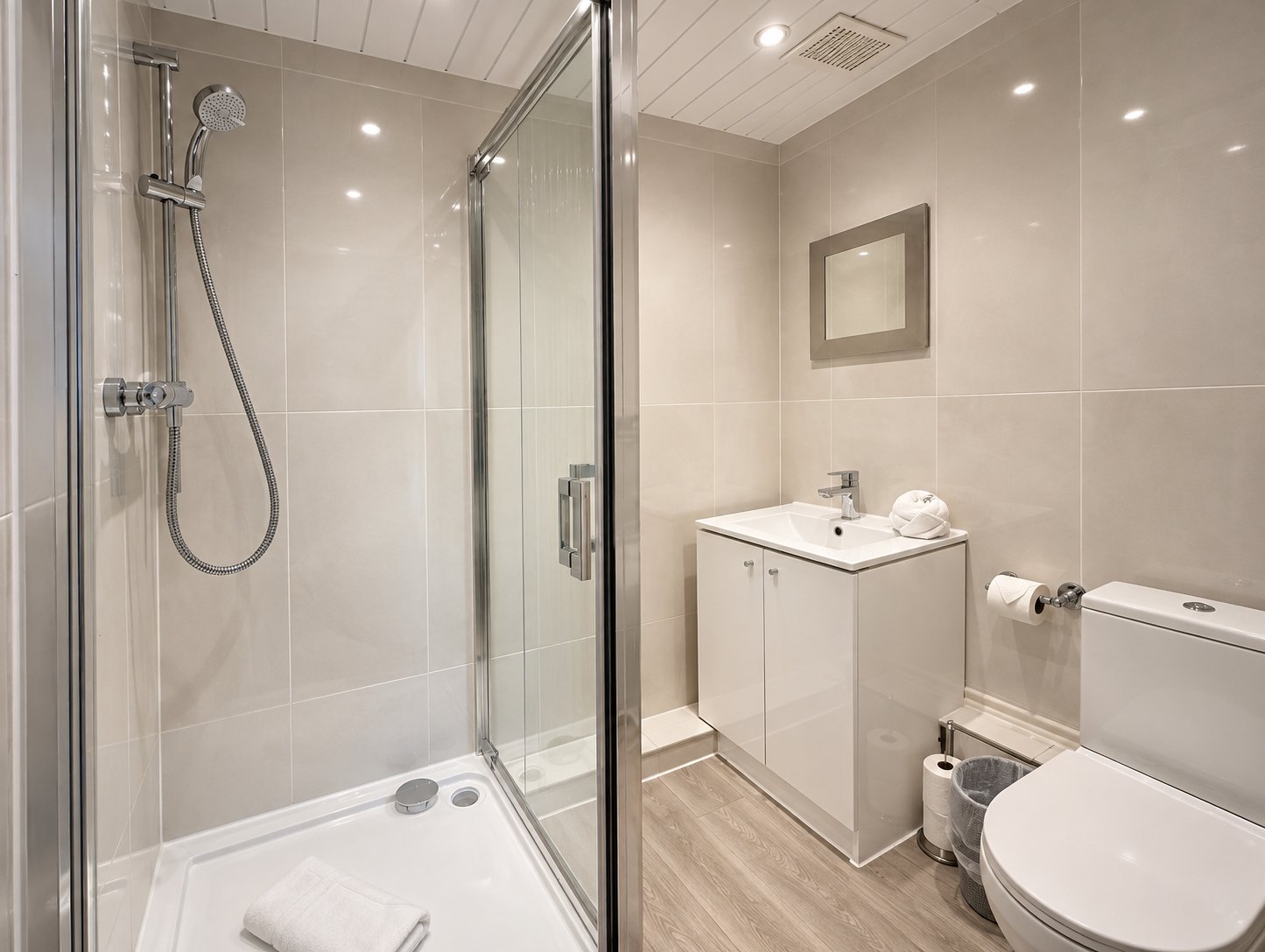 3-bed contractor house in Wynyard, Stockton (TS) photo 4