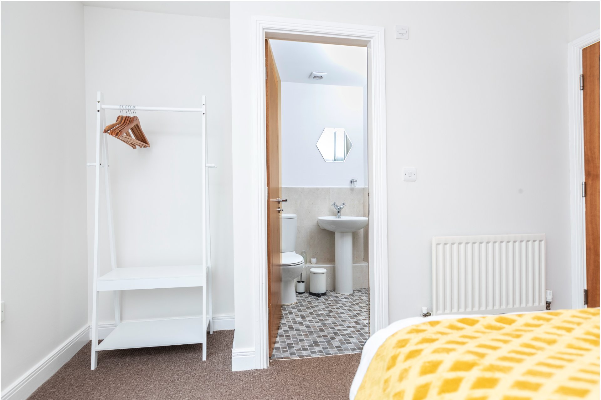 3-bed contractor house in Middlesbrough (TS) photo 5