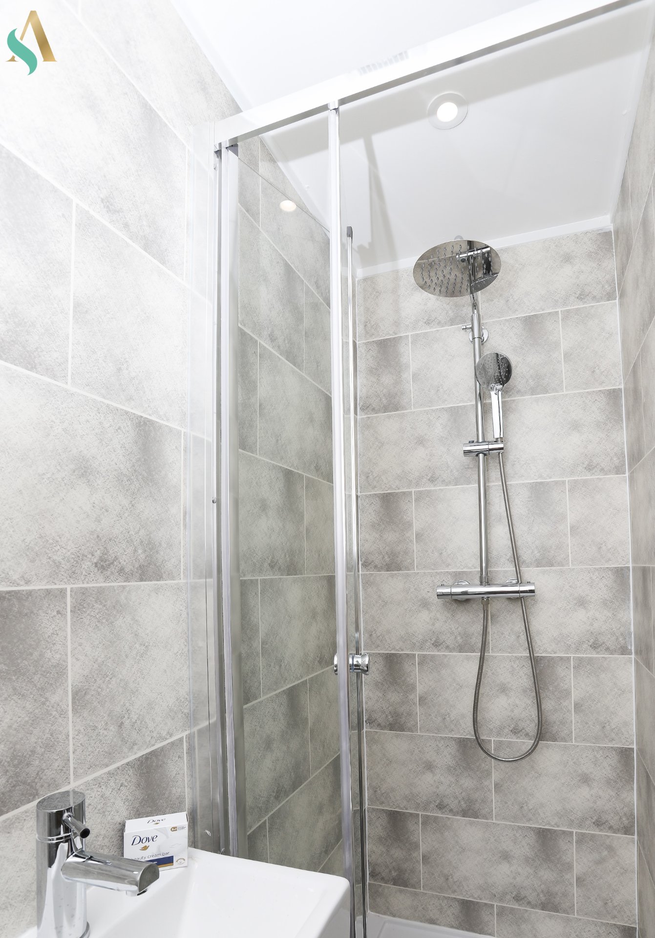 3-bed contractor house in Middlesbrough (TS) photo 3
