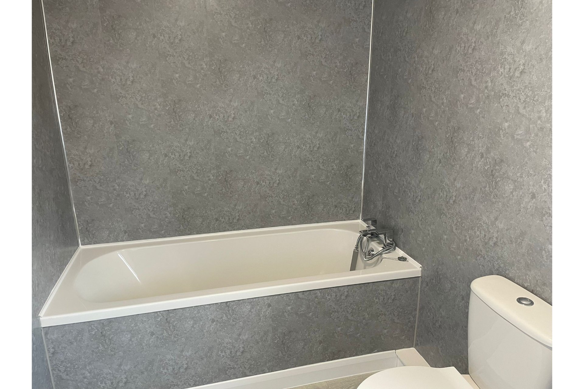 3-bed contractor house in Hartlepool (TS) photo 4