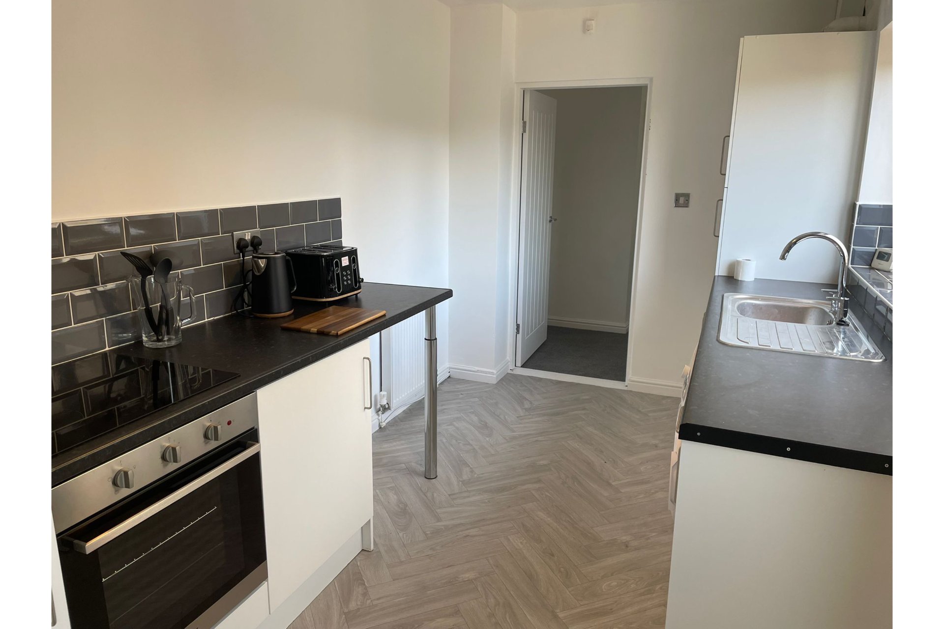 3-bed contractor house in Hartlepool (TS) photo 8