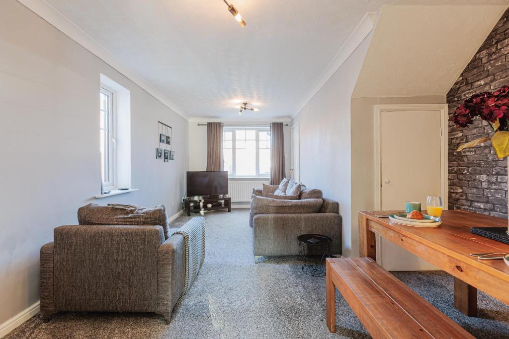 2-bed contractor house in Thornaby (TS) photo 12