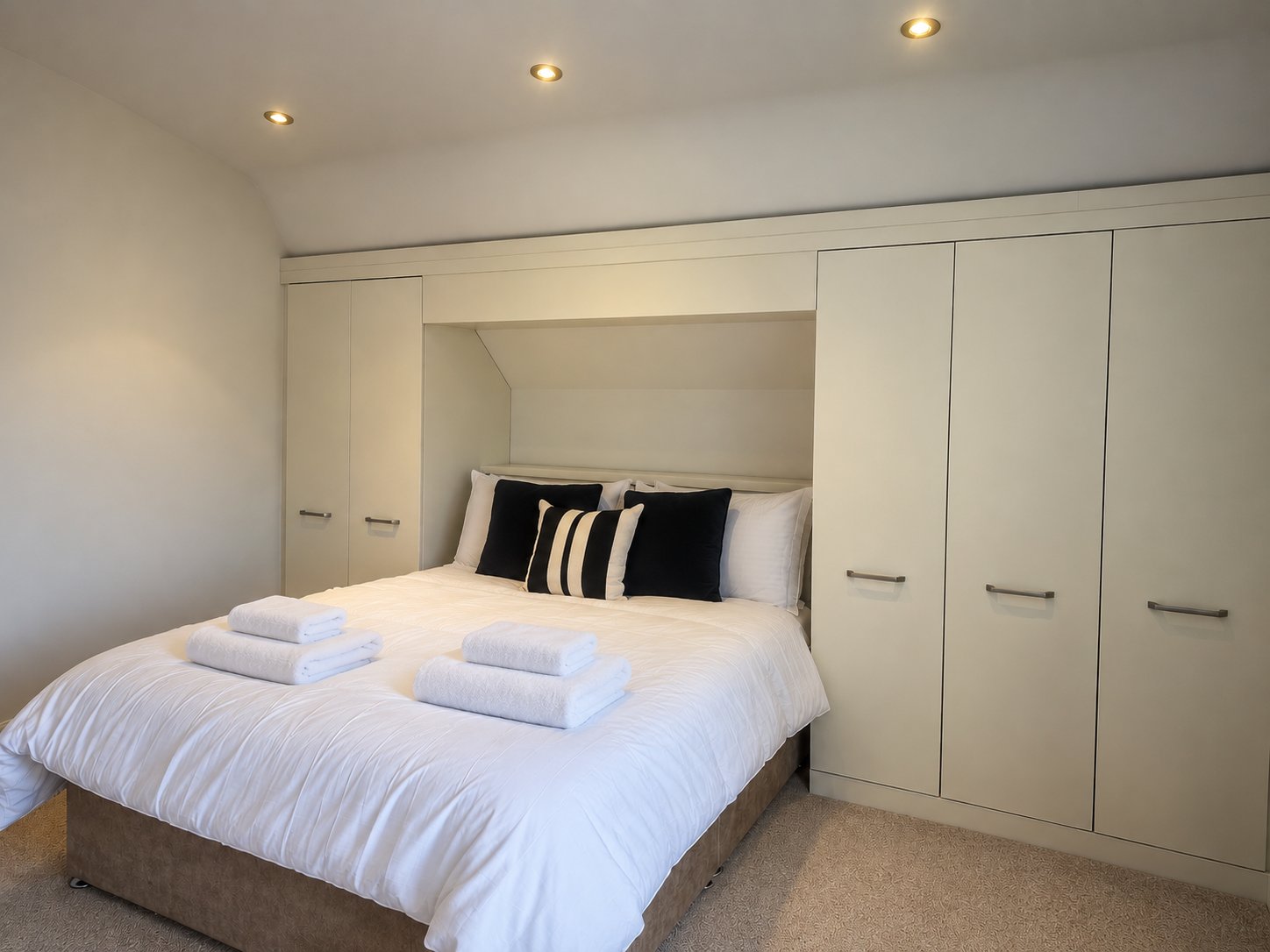 4-bed contractor house in Yarm (TS) photo 5