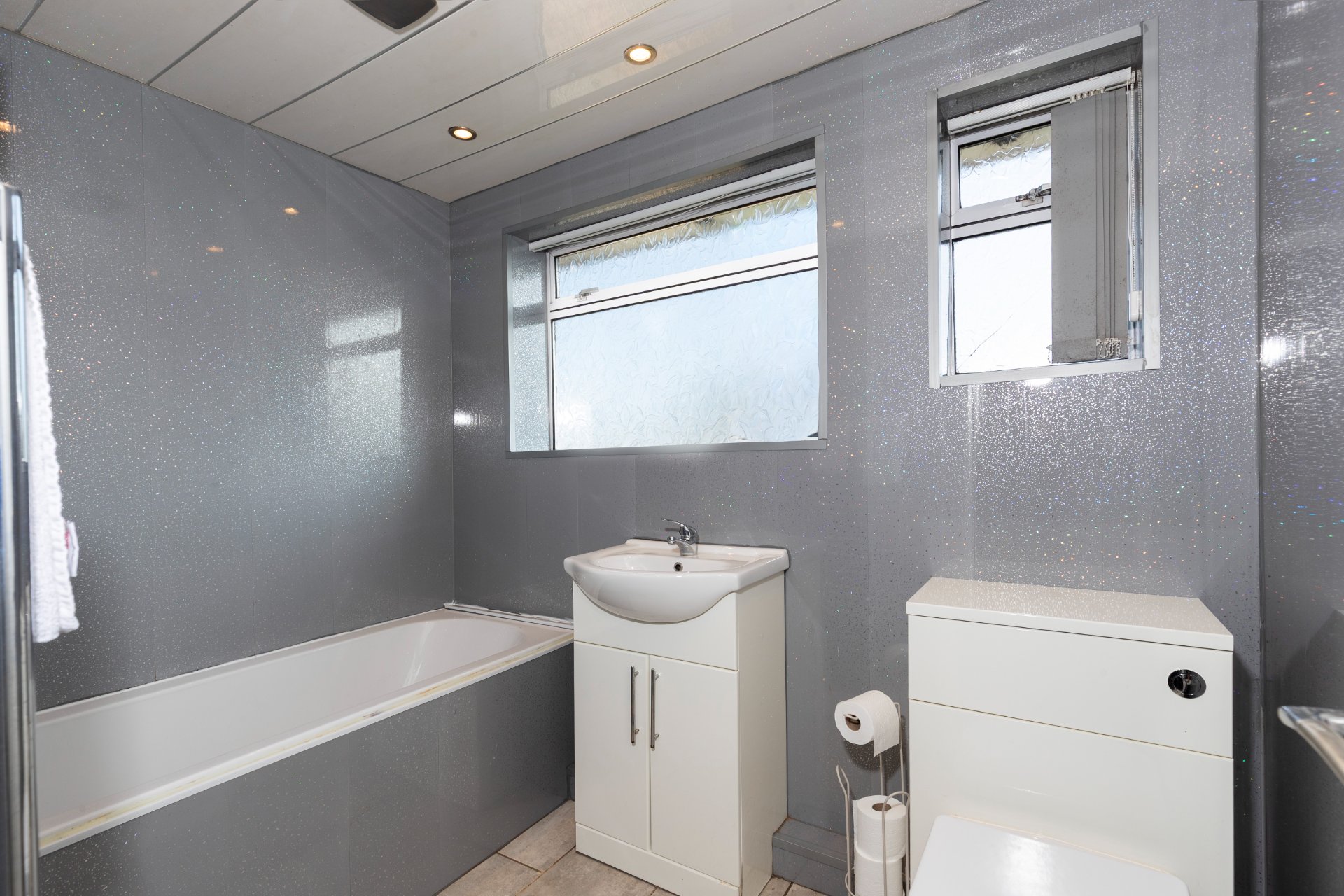 4-bed contractor house in Redcar (TS) photo 6