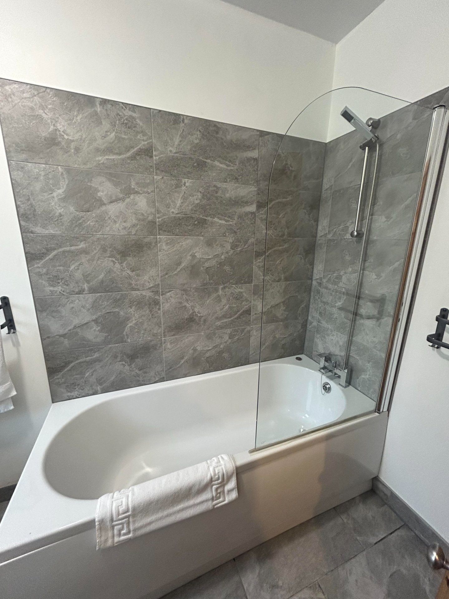4-bed contractor house in Hartlepool (TS) photo 4