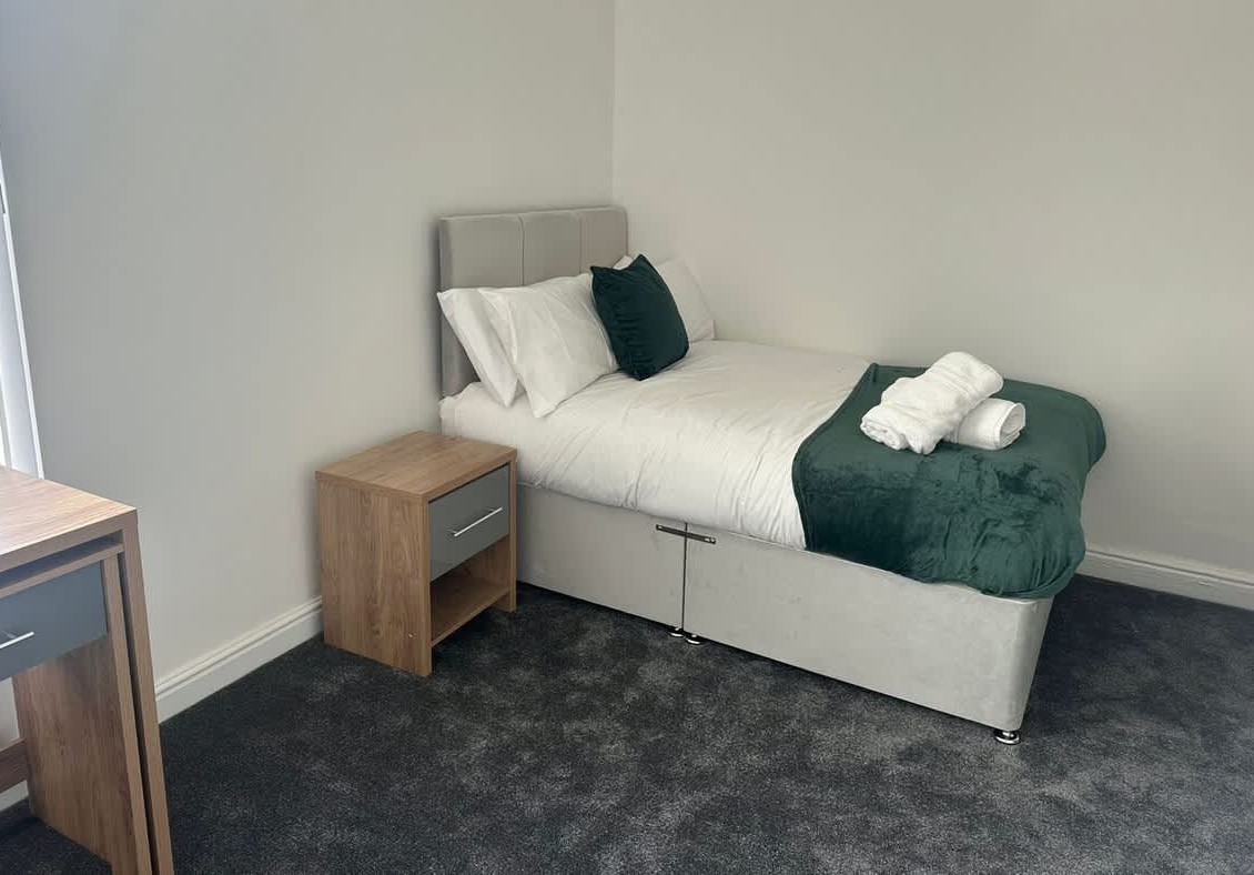 3-bed contractor house in Middlesbrough (TS) photo 6
