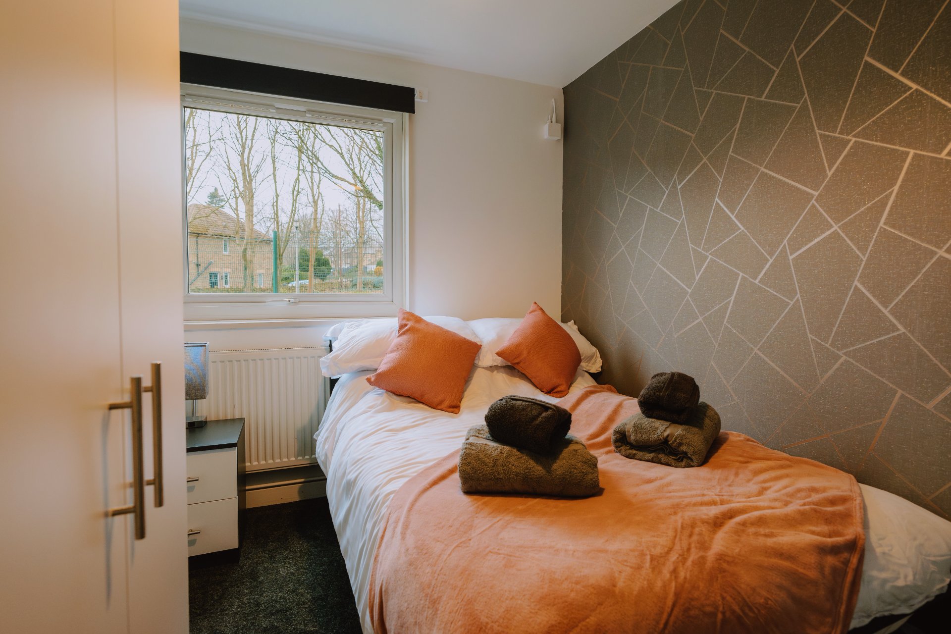 6-bed contractor house in Sheffield (S) photo 8