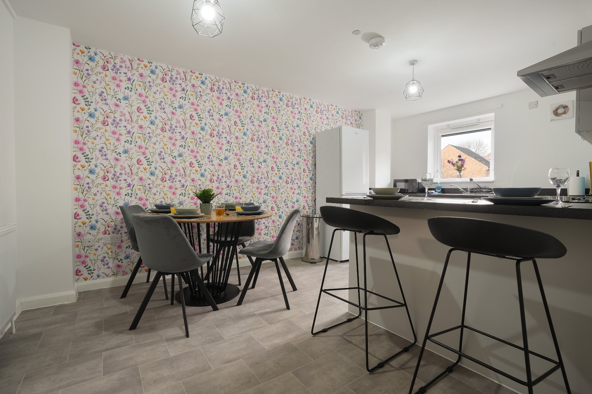 4-bed contractor house in Sheffield (S) photo 5
