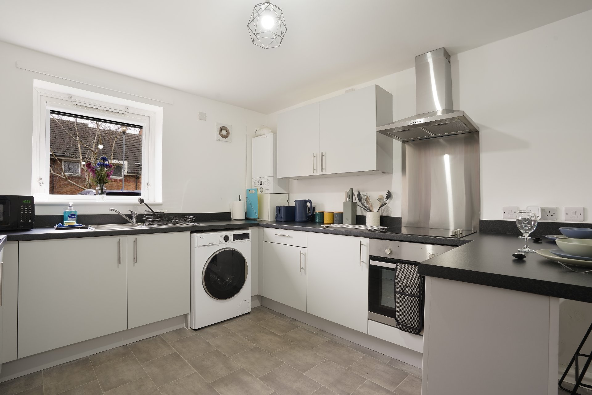 4-bed contractor house in Sheffield (S) photo 7