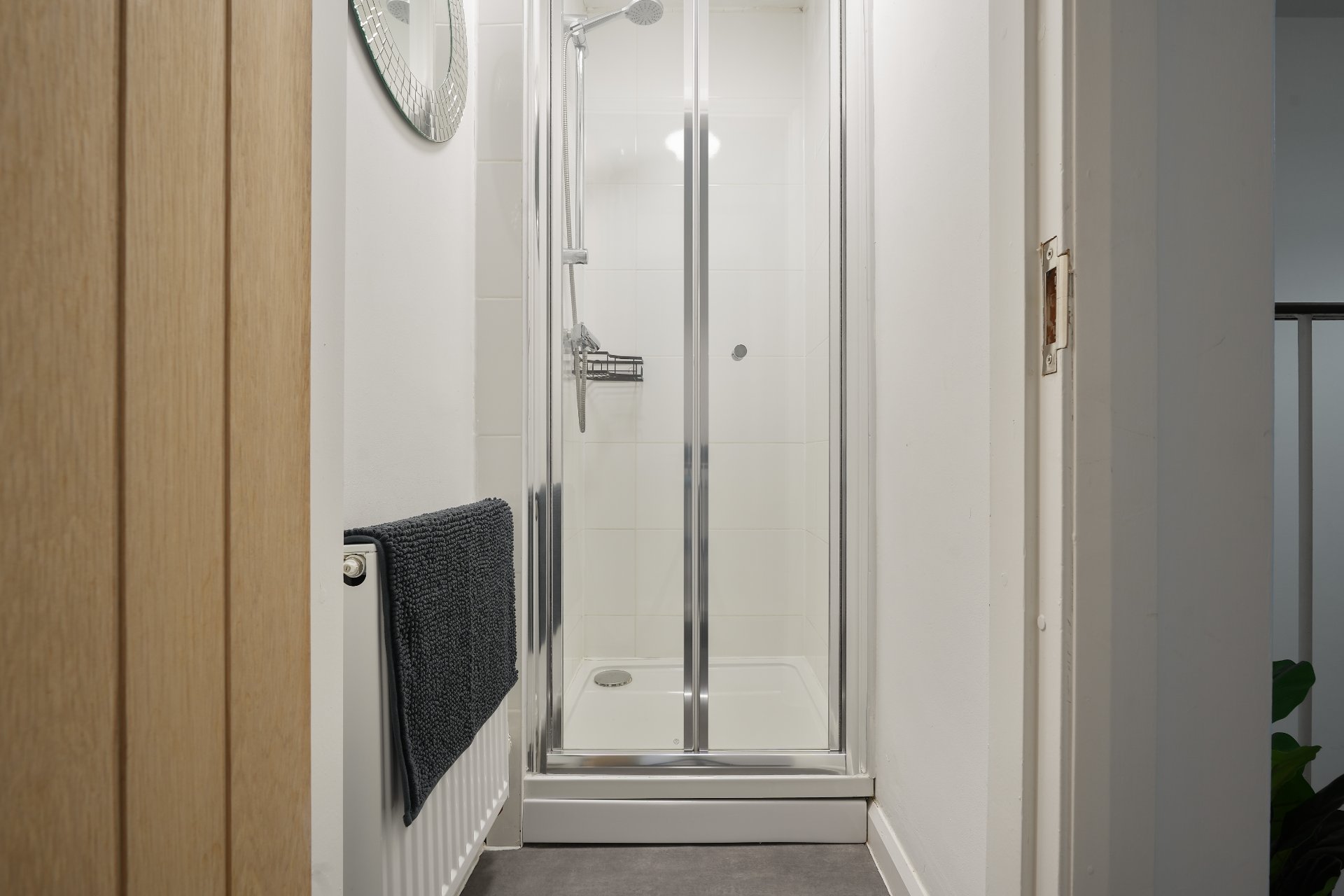 4-bed contractor house in Sheffield (S) photo 8