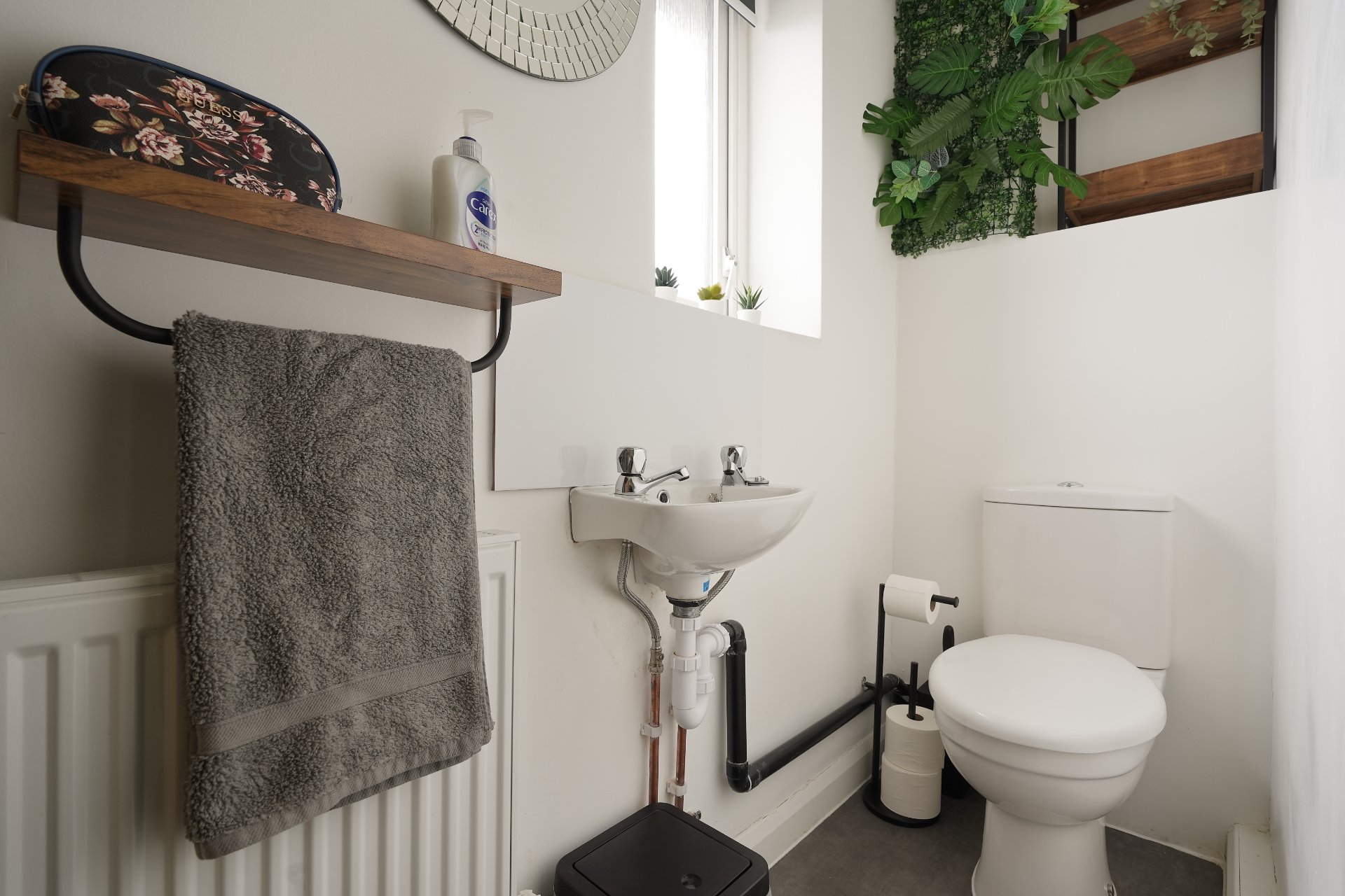 4-bed contractor house in Sheffield (S) photo 9