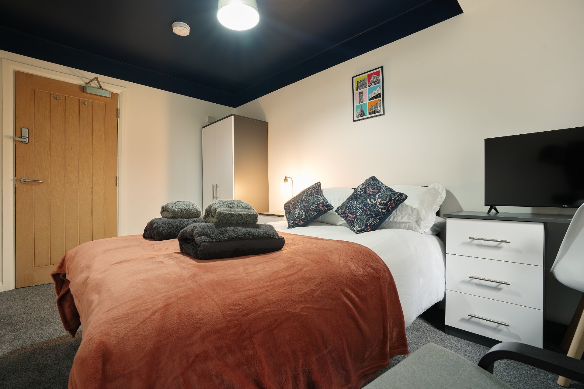 4-bed contractor house in Sheffield (S) photo 10