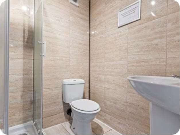 5-bed contractor house in Bristol (BS) photo 7