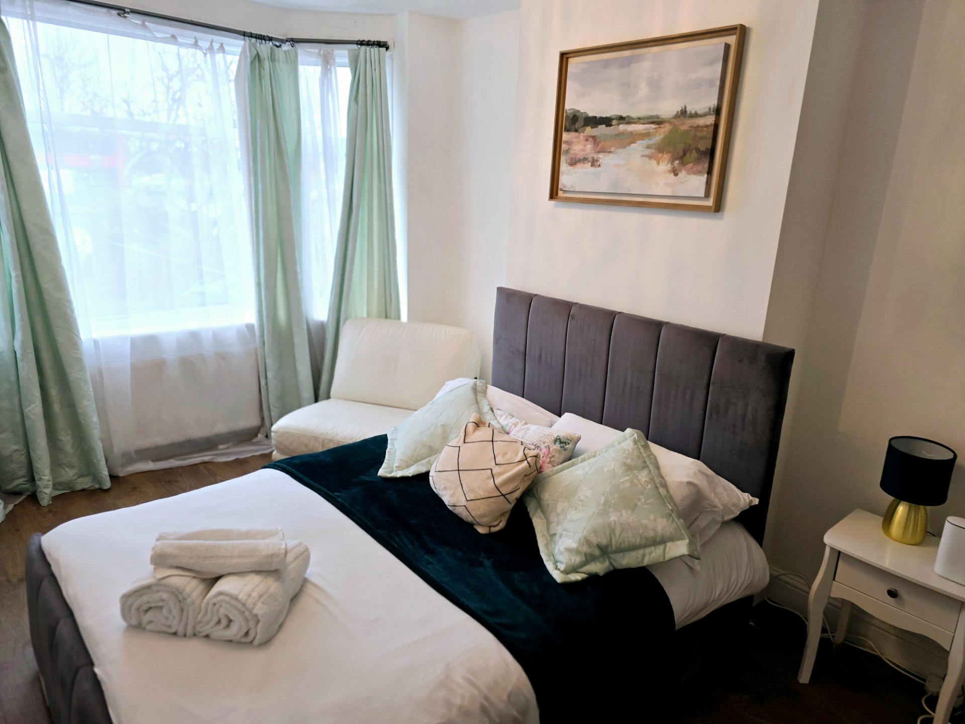 4-bed contractor house in Greater London  (DA)