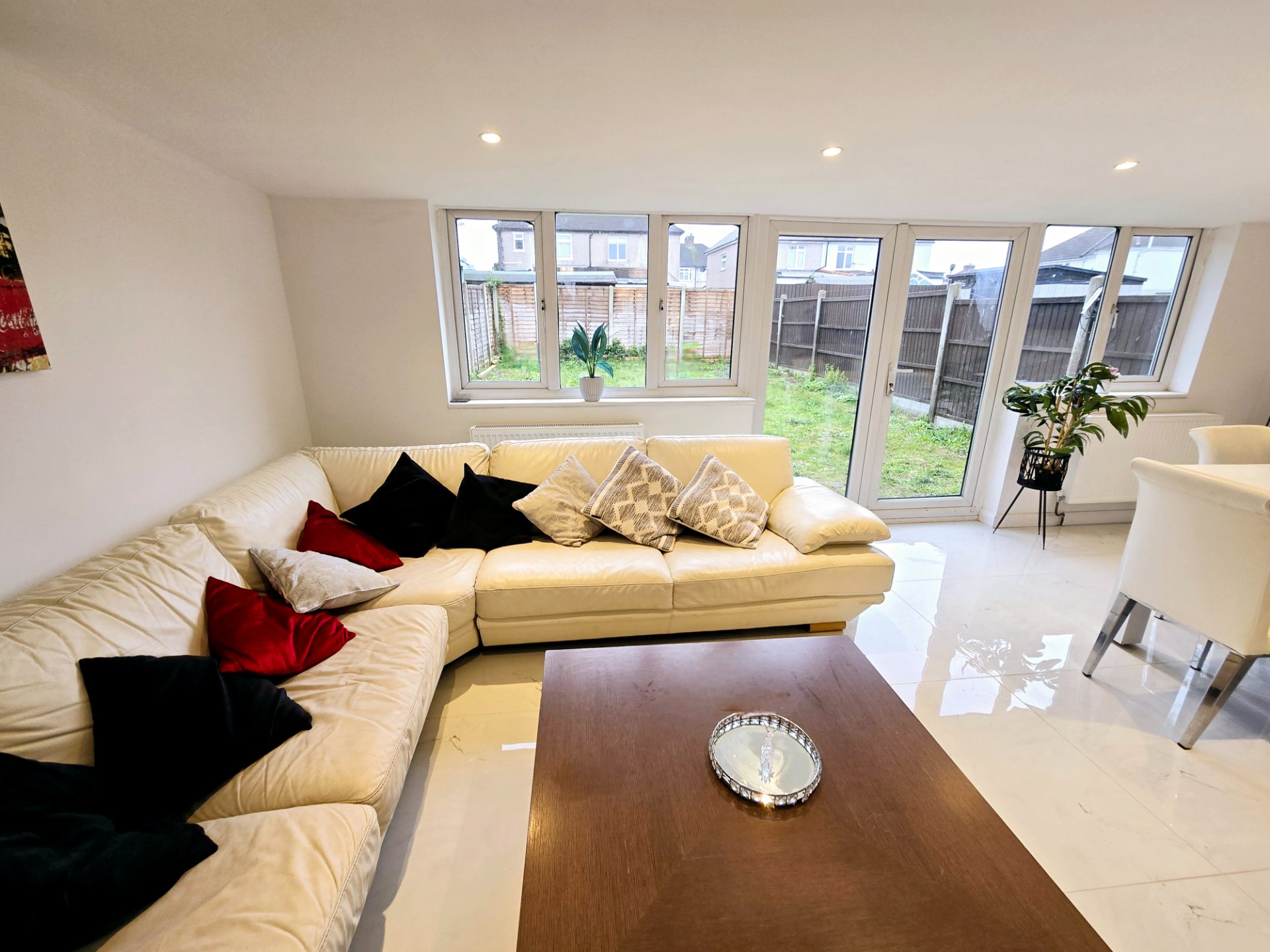 4-bed contractor house in Greater London  (DA) photo 4