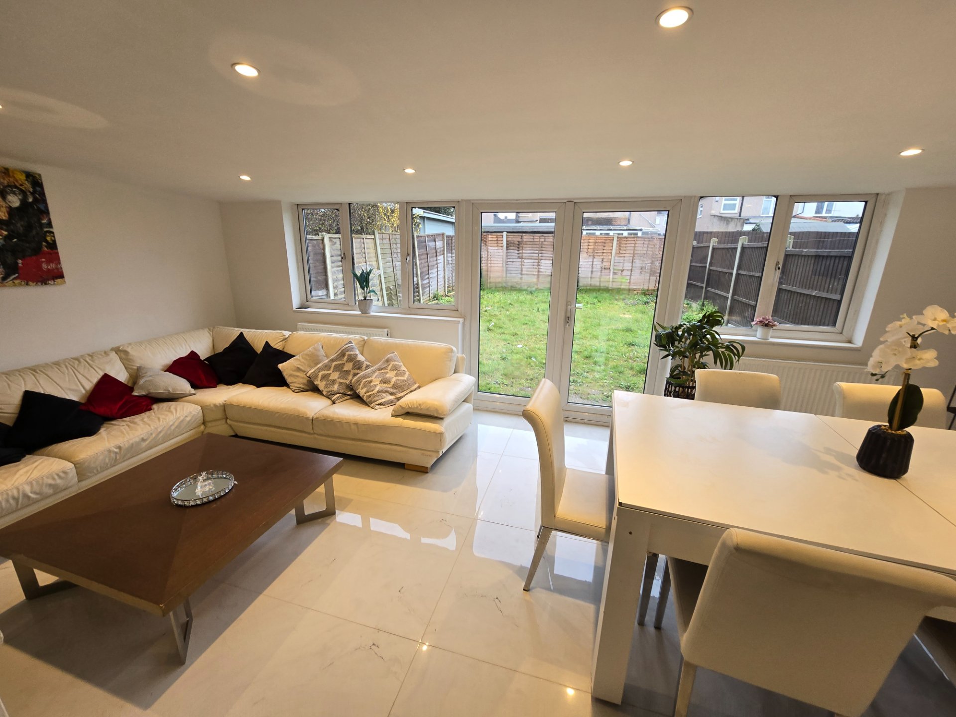 4-bed contractor house in Greater London  (DA) photo 6