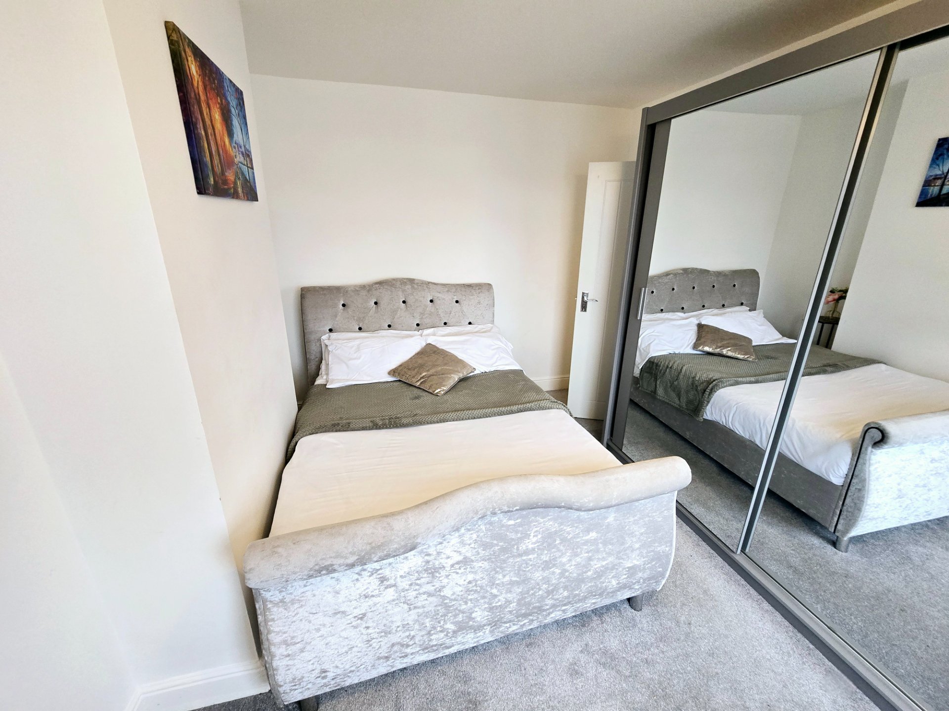 4-bed contractor house in Greater London  (DA) photo 9