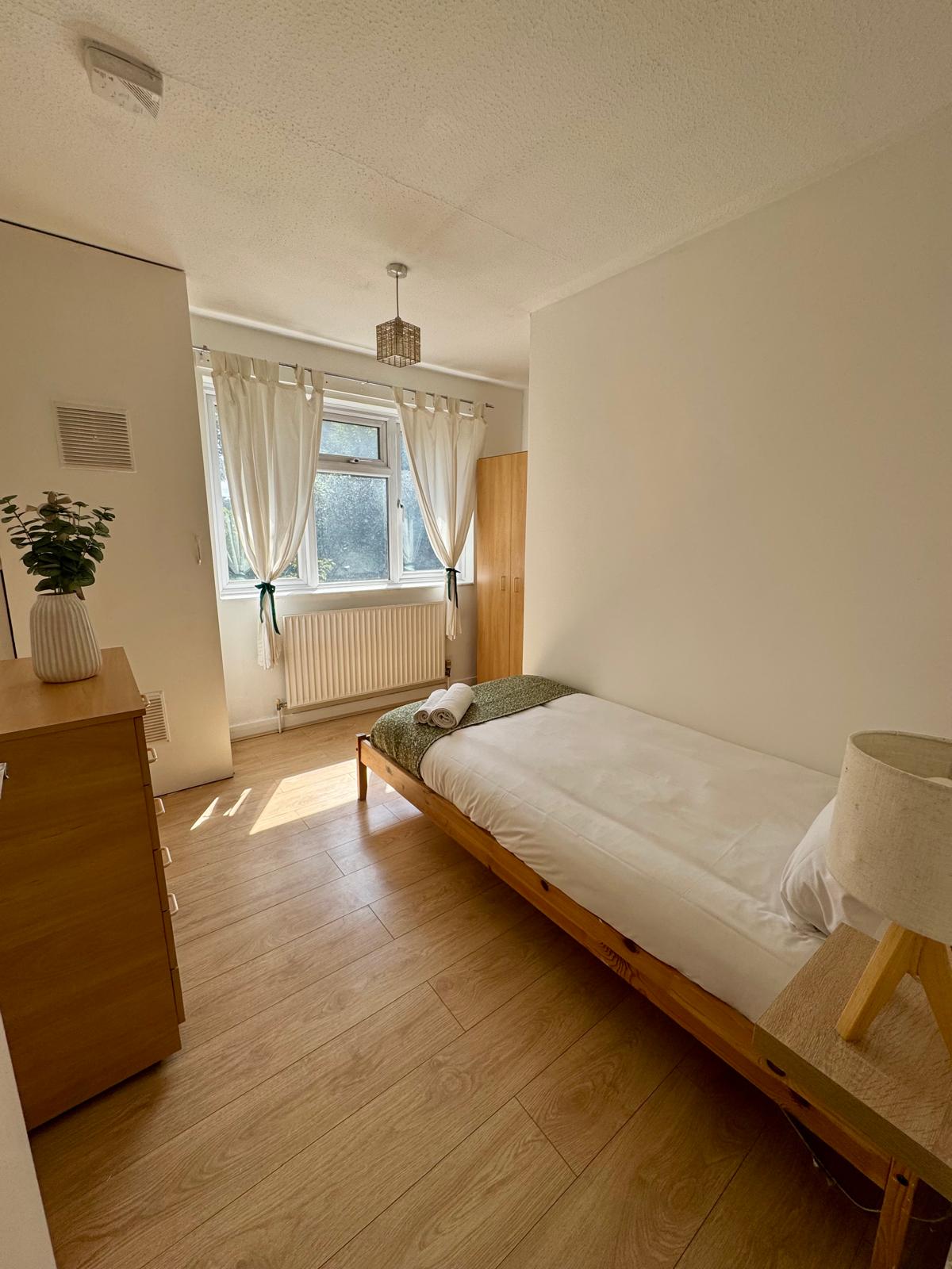 4-bed contractor house in Greater London (SE) photo 2