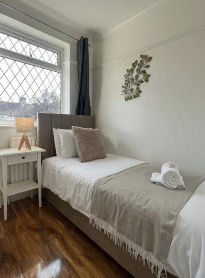 4-bed contractor house in Greater London (SE) photo 9