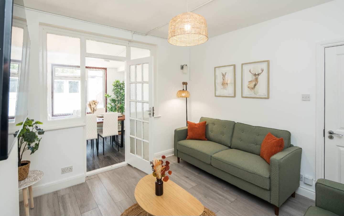 4-bed contractor house in London (HA) photo 2