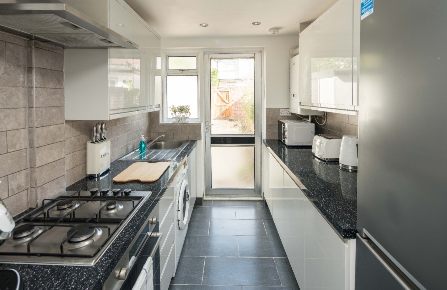 4-bed contractor house in London (HA) photo 5