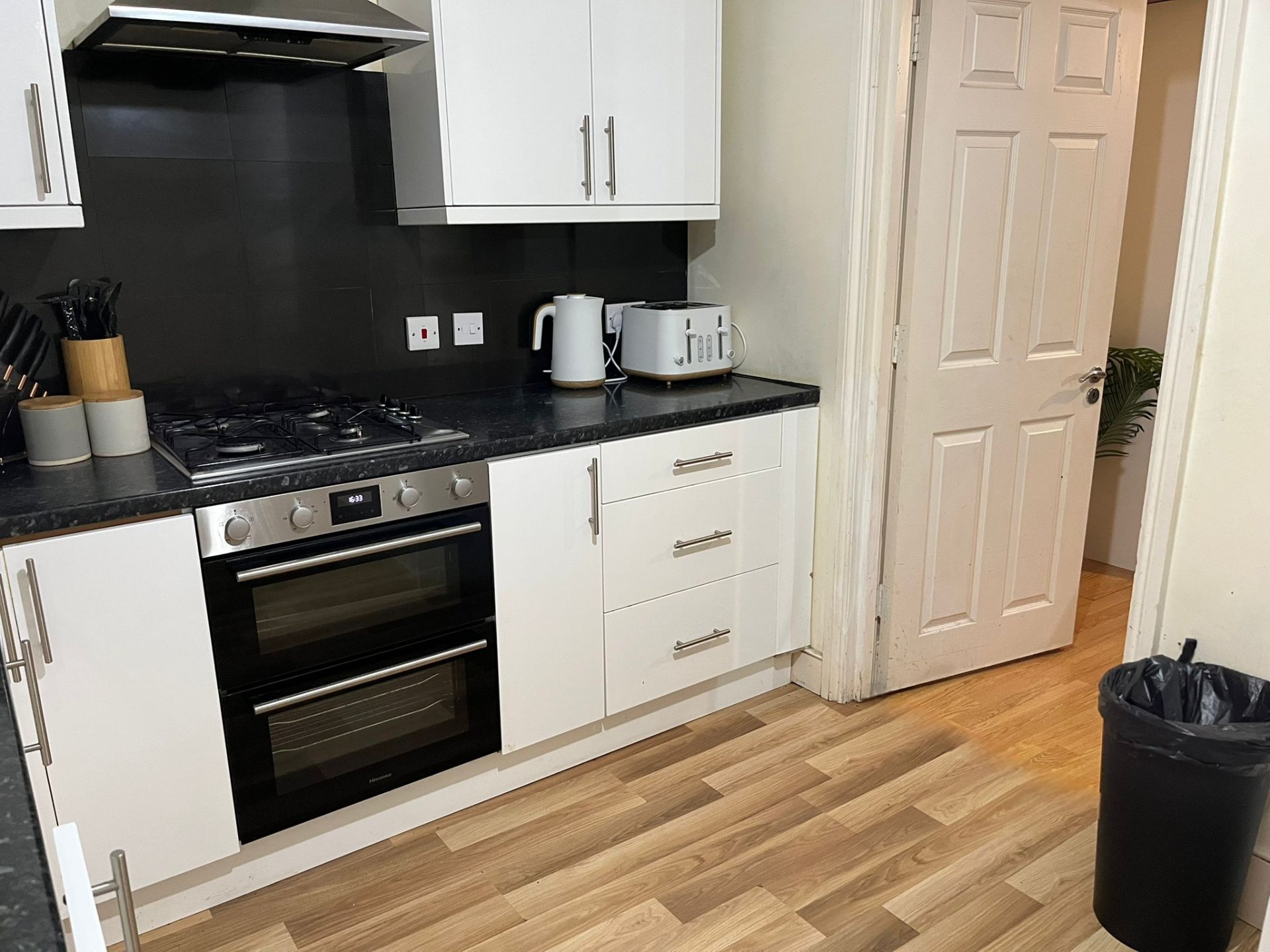 4-bed contractor house in Greater London (SW) photo 3