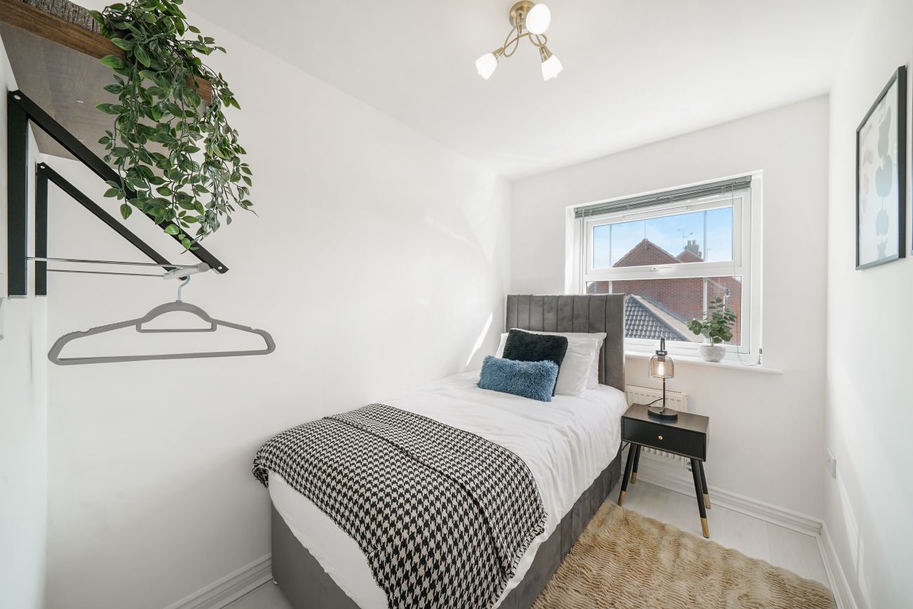 2-bed contractor house in Buckinghamshire (HP) photo 6