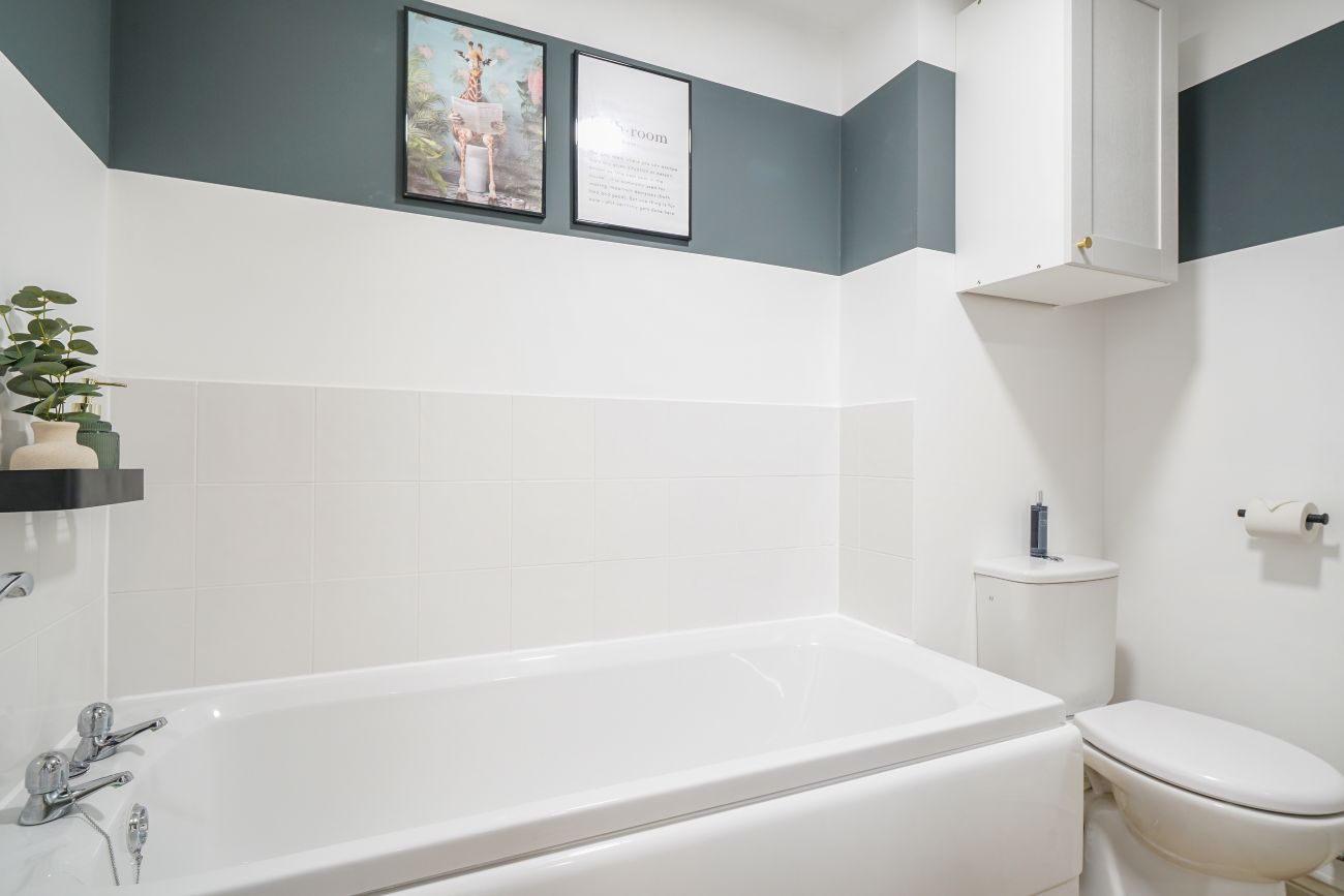 2-bed contractor house in Buckinghamshire (HP) photo 8