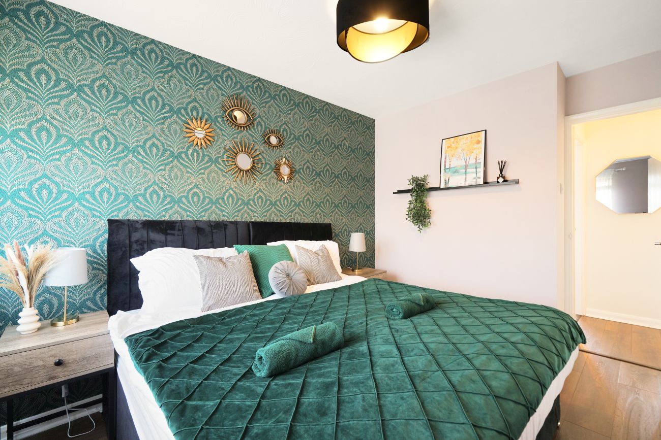 2-bed contractor house in Buckinghamshire (HP) photo 11