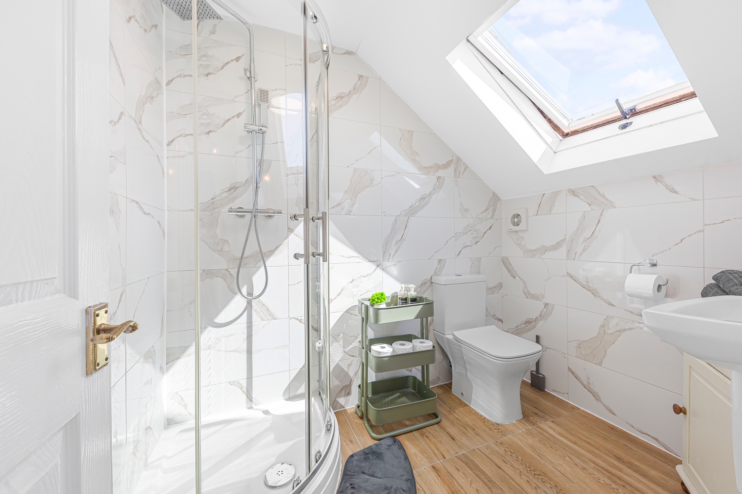 4-bed contractor house in Southend on Sea (SS) photo 9