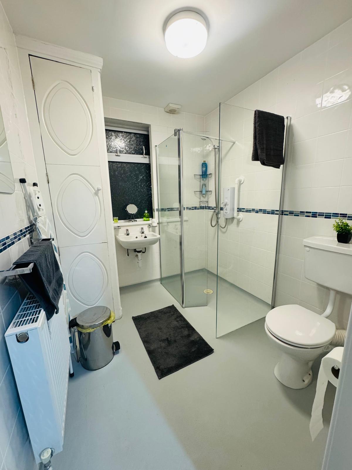 3-bed contractor house in Leicester (LE) photo 8