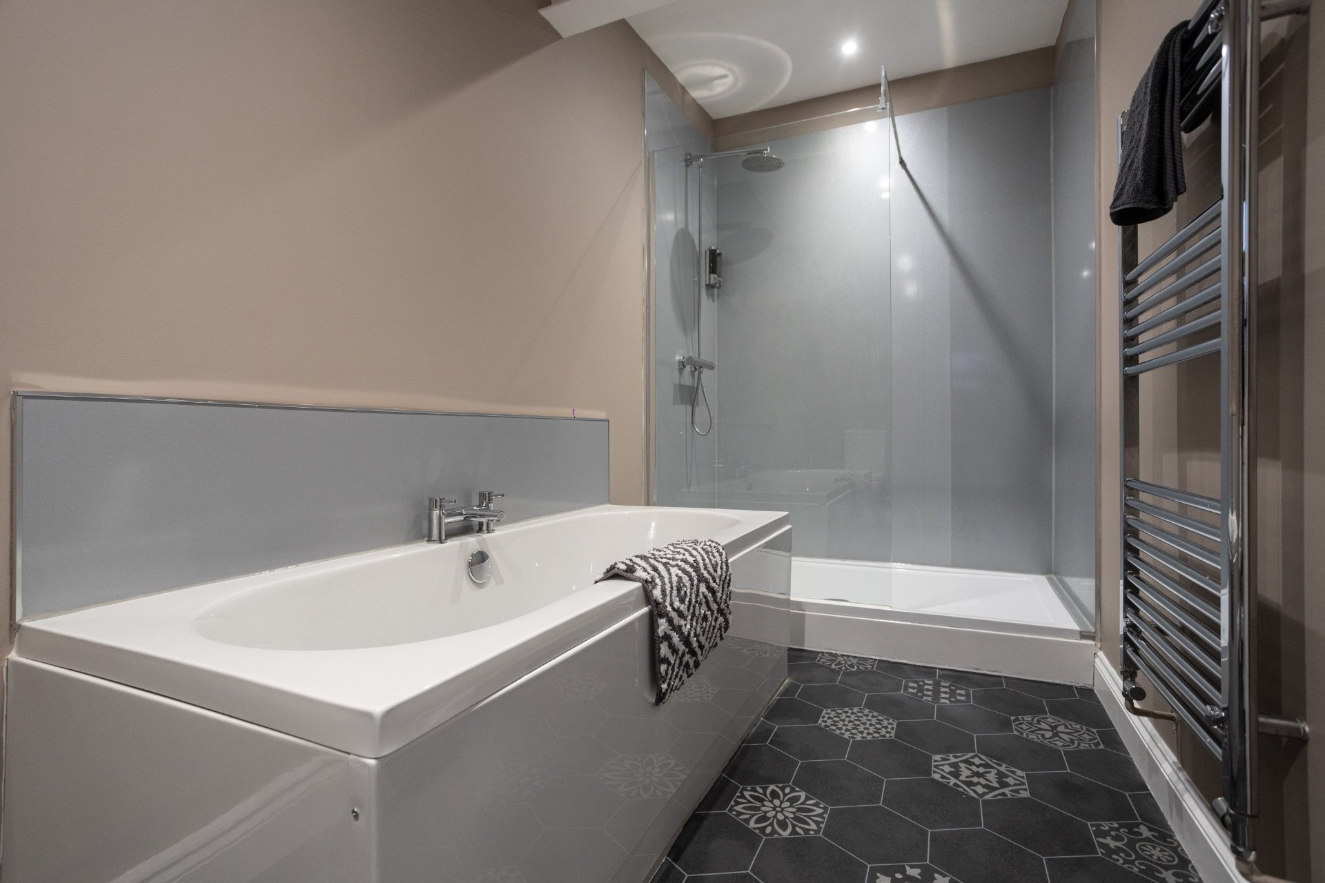 4-bed contractor house in Bristol (BS) photo 9