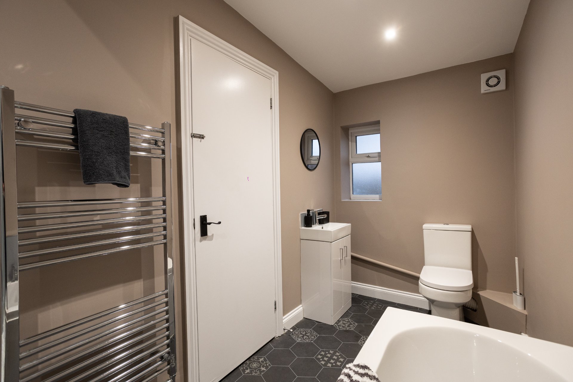 4-bed contractor house in Bristol (BS) photo 10